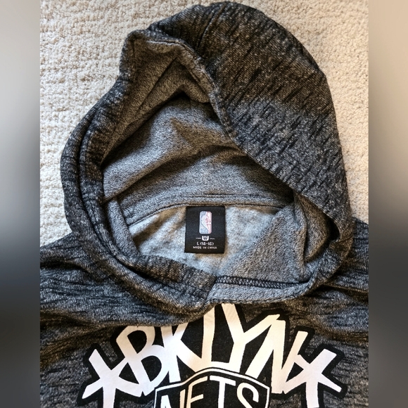 NBA Brooklyn Nets BKLYN Logo Black Gray Sweatshirt Hoodie *YOUTH* Sz 14-16 - Picture 3 of 7